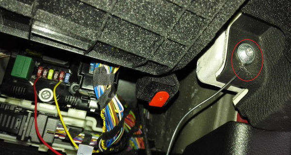 如何為寶馬X3安裝隱藏行車(chē)記錄儀