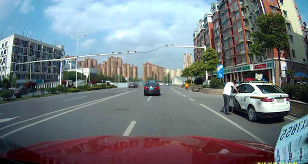 如何為寶馬X3安裝隱藏行車(chē)記錄儀