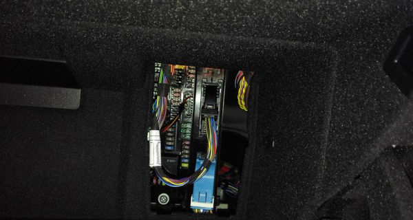 如何為寶馬X3安裝隱藏行車(chē)記錄儀