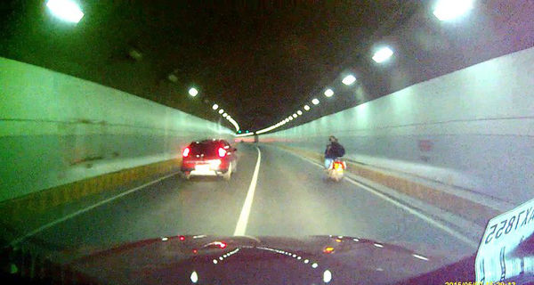 如何為寶馬X3安裝隱藏行車(chē)記錄儀