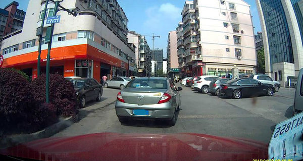 如何為寶馬X3安裝隱藏行車(chē)記錄儀