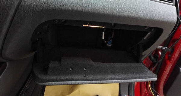 如何為寶馬X3安裝隱藏行車(chē)記錄儀