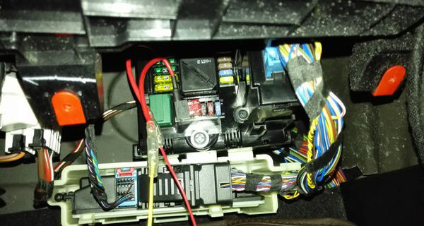 如何為寶馬X3安裝隱藏行車(chē)記錄儀