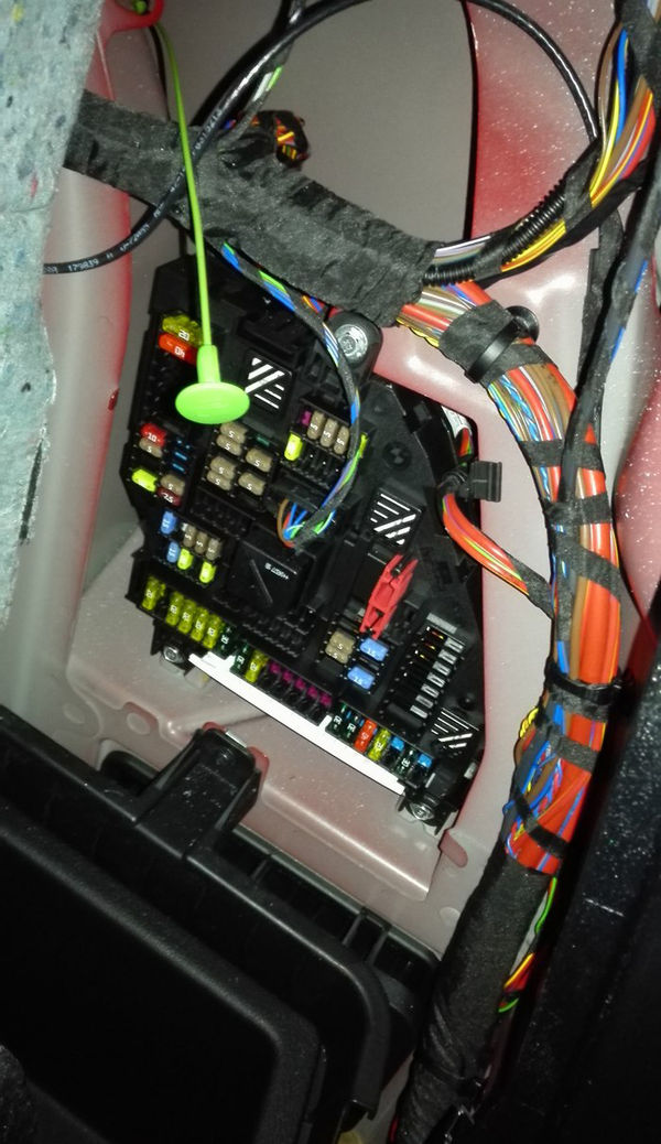 如何為寶馬X3安裝隱藏行車(chē)記錄儀