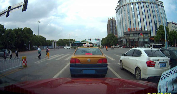 如何為寶馬X3安裝隱藏行車(chē)記錄儀