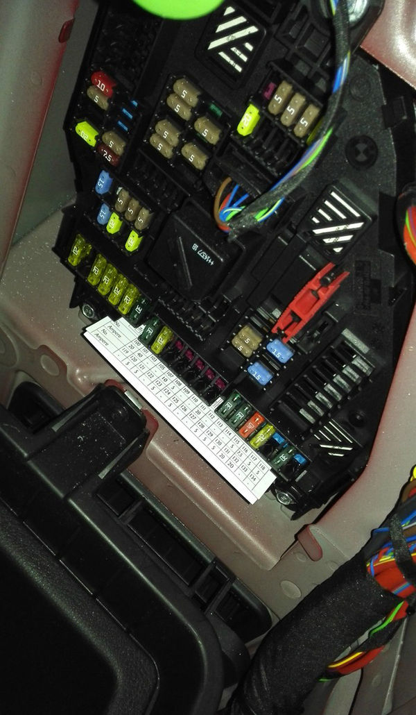 如何為寶馬X3安裝隱藏行車(chē)記錄儀